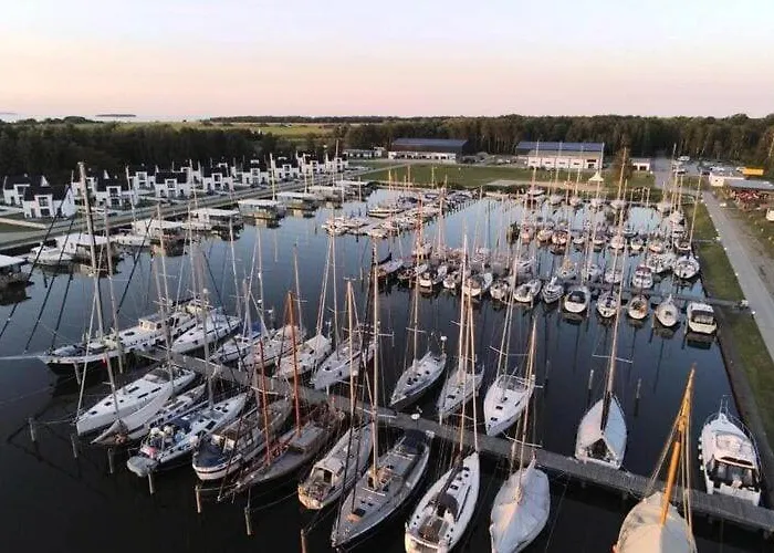 Am Yachthafen In